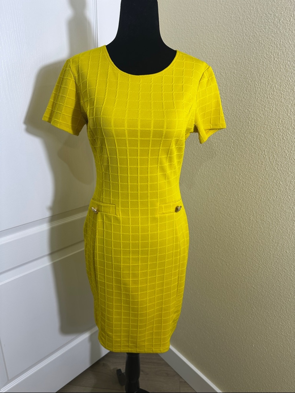 Golden Mustard Yellow Textured Sheath Dress. By Stella & Julie. Size 4